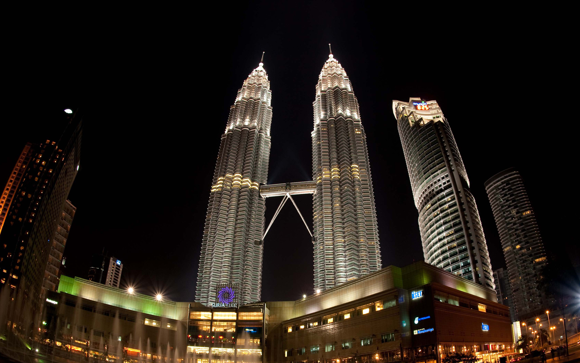 Petronas Towers Night View wallpaper